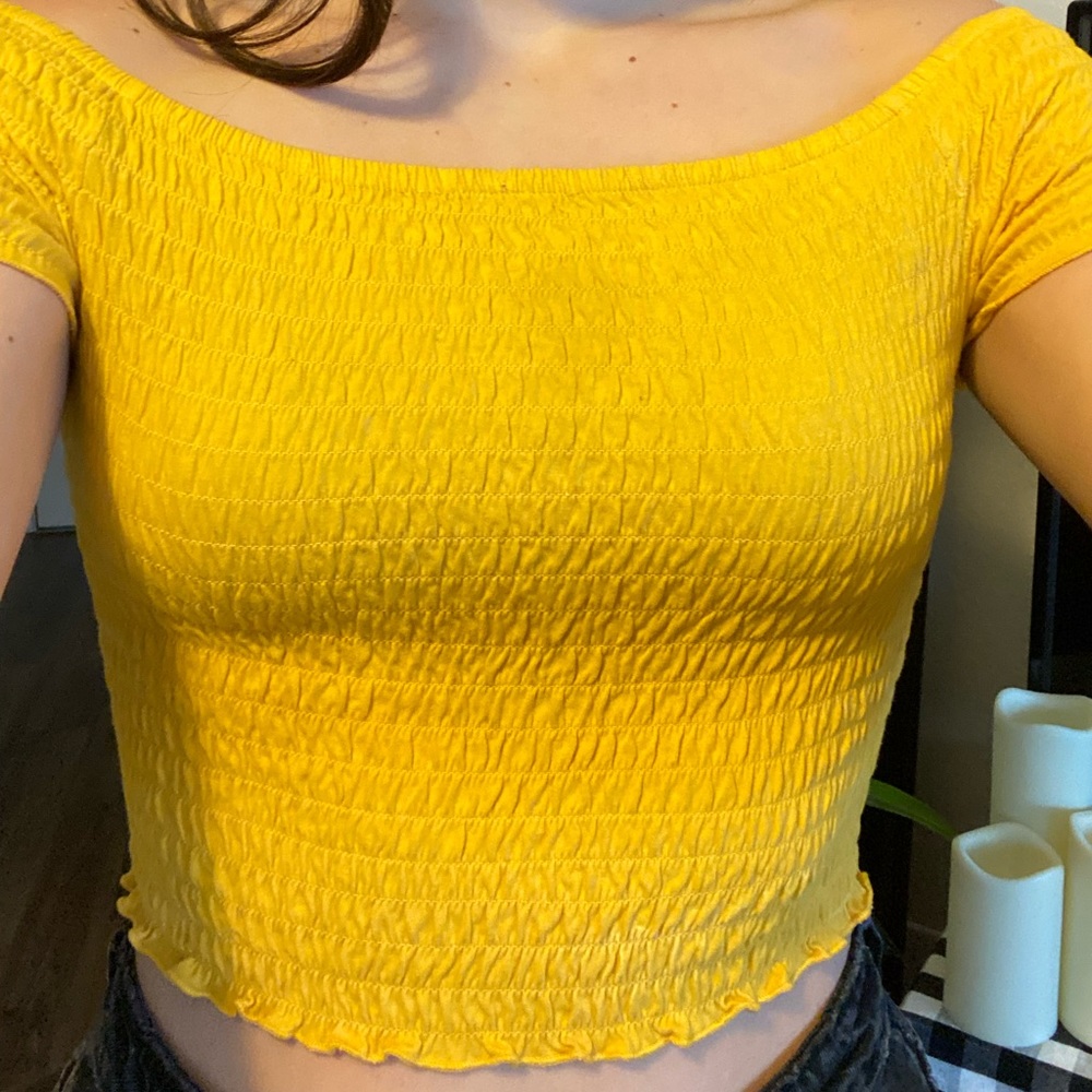 Off-The-Shoulder Ruched Crop Top - Picture 6 of 6
